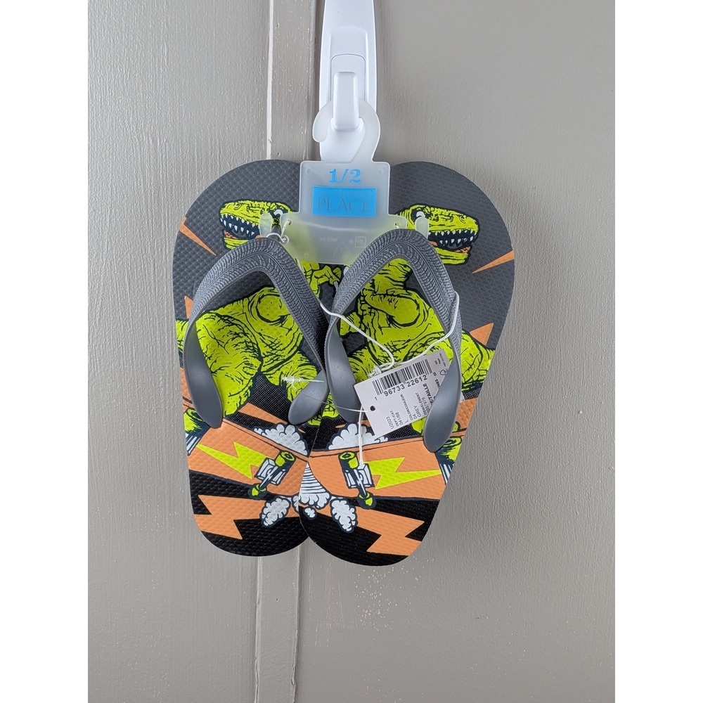 The Childrens Place Boys Dinosaur Skateboard Flip Flops Grey Size 1/2 NEW